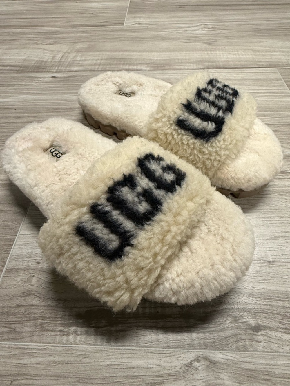 UGG Cozetta Curly Cream Shearling Slide with Black Logo Women Size 7